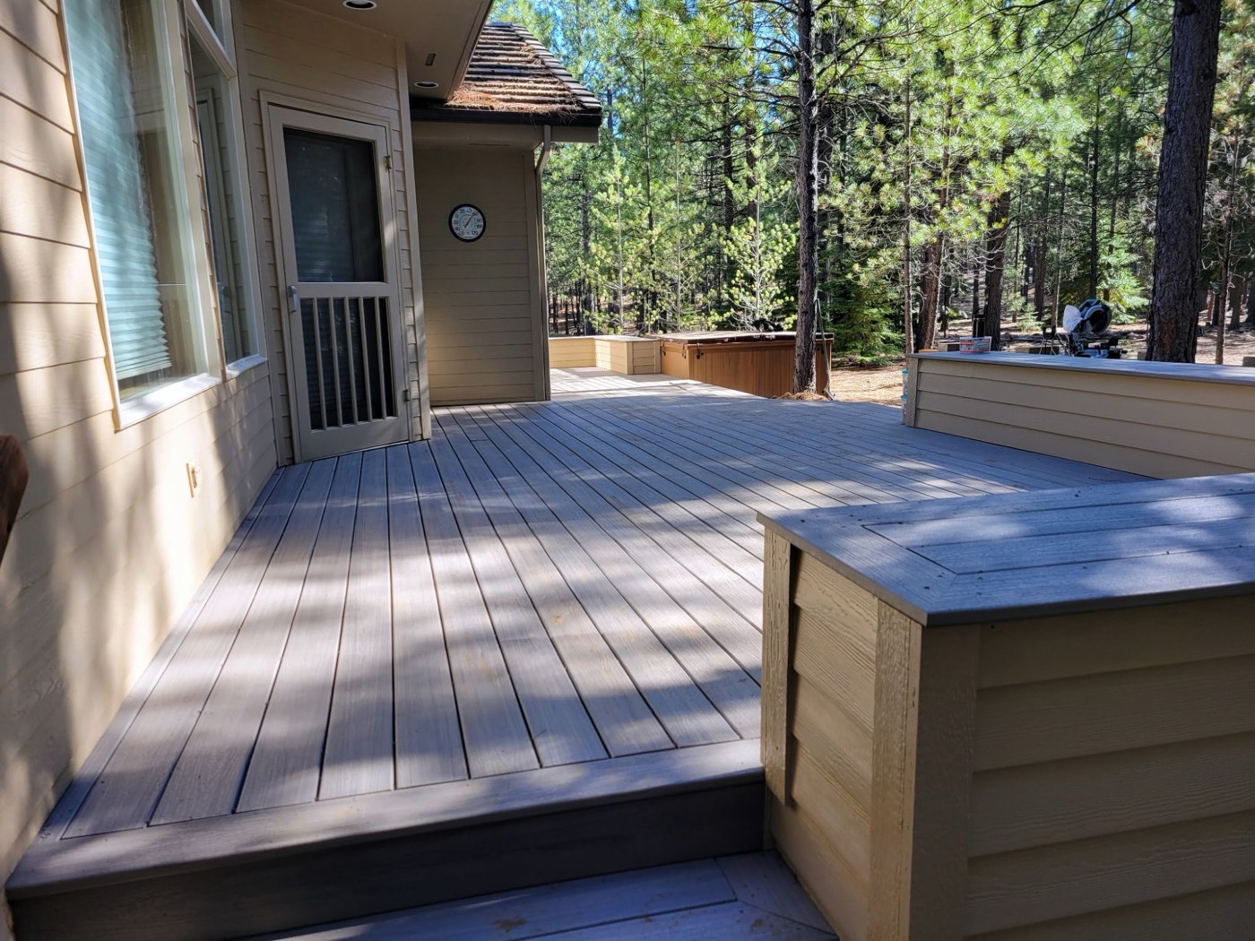 Wraparound composite deck with built-in bench and picture-frame top